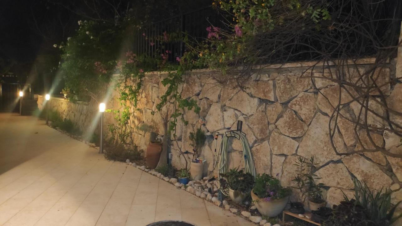 בית האומנים Artist Home Neve Ilan Exterior photo